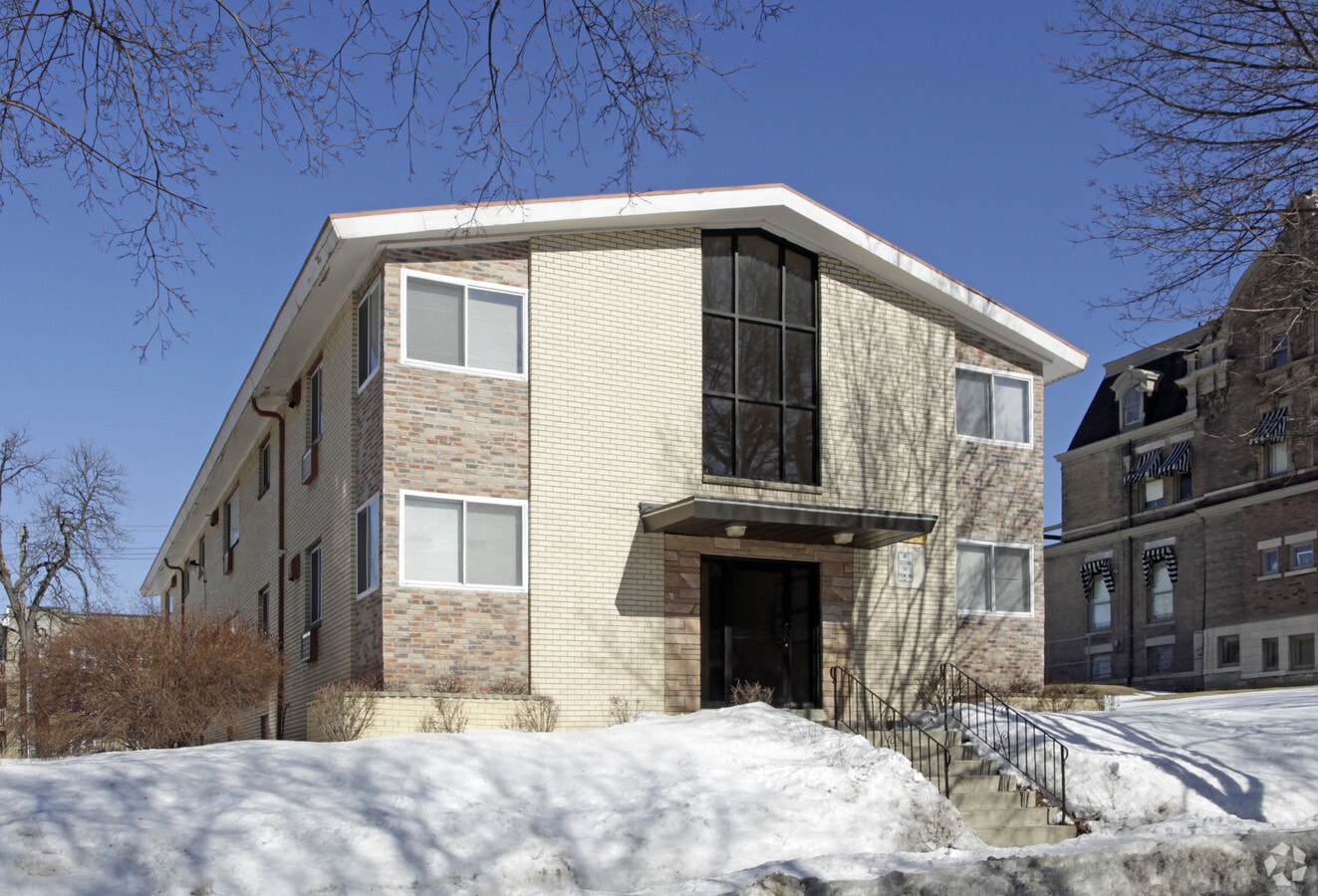 Photo - 2448 W Killbourn St