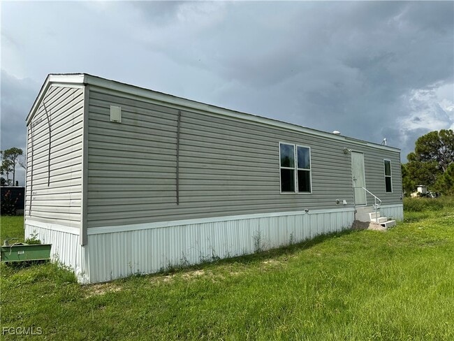 Building Photo - 8086 Heck Dr