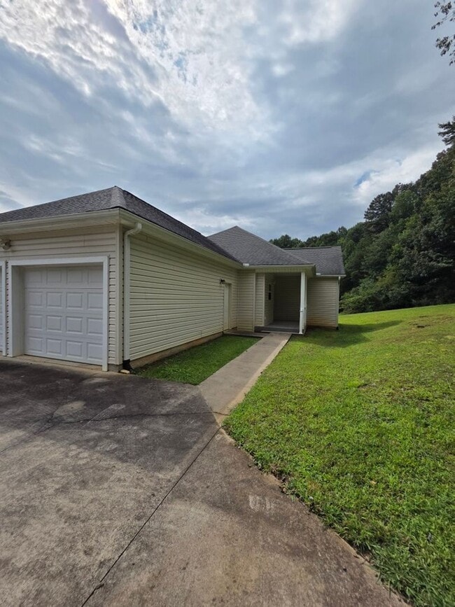 Photo - 1174 Buchanan Loop