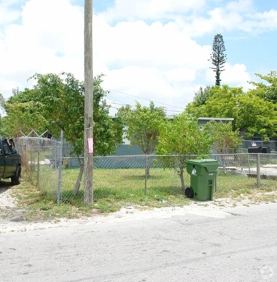 Photo - 1707-1709 NW 7th St