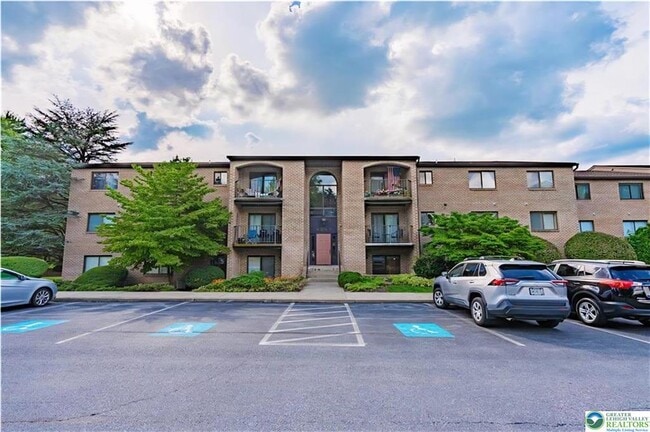 Building Photo - 4501 N Hedgerow Dr Unit 4