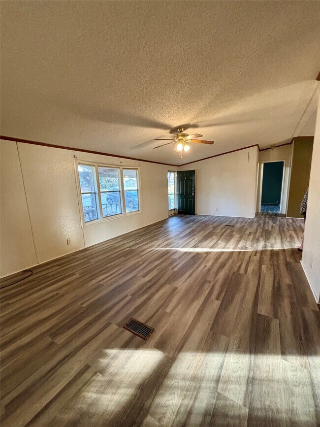 Photo - 111 Lakeside Woods Dr