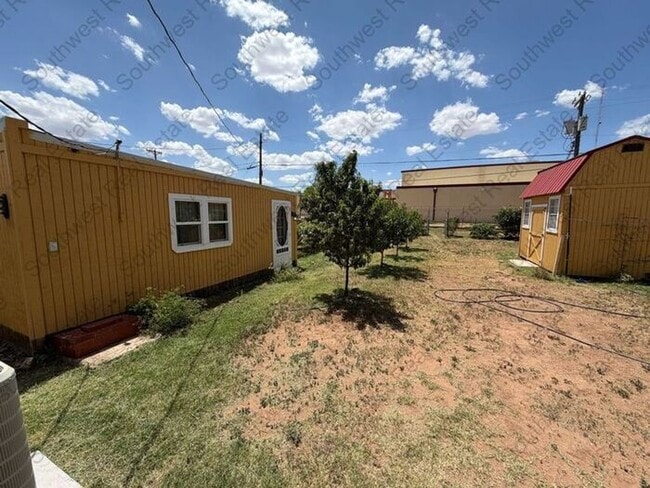 Photo - Spacious 2 bedroom 1 bath with a shop