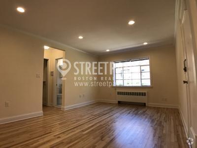 Building Photo - 1 bedroom in Brookline MA 02446 Rental