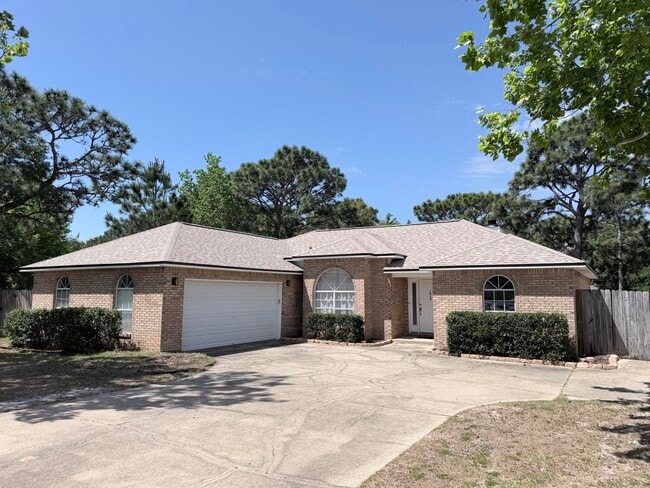 Building Photo - 1915 Sunrise Dr