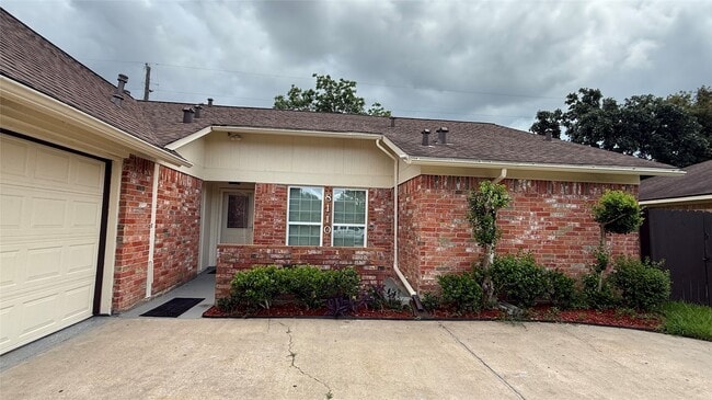 Building Photo - 8110 Streamside Dr Rental