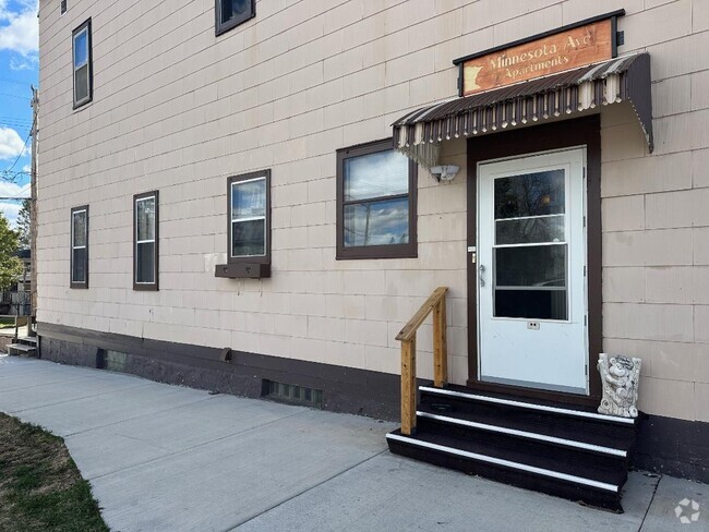 Building Photo - 123 N Broadway Ave Unit 123 Broadway Av top flr Rental