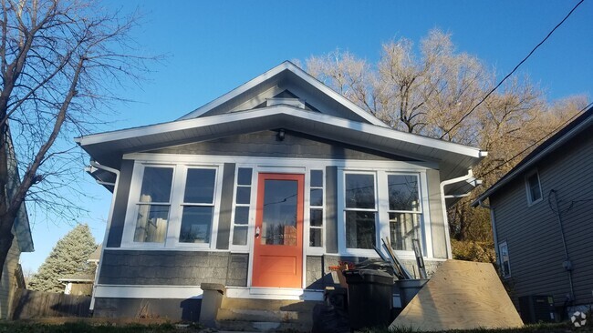 Building Photo - Lovely East End home - the one with the or...