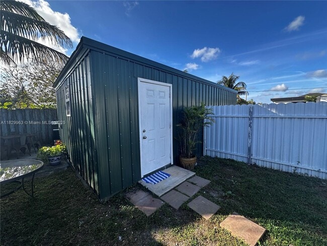Building Photo - 30060 SW 157th Ave Unit 1 Rental