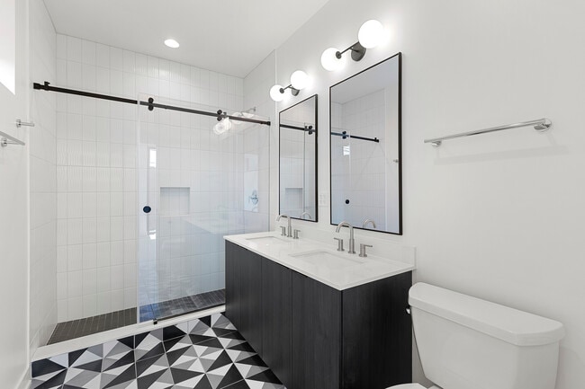 Photo - 1801 W Grand Ave