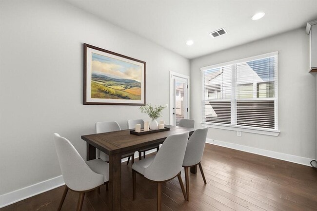 Photo - 2108 Hermia St