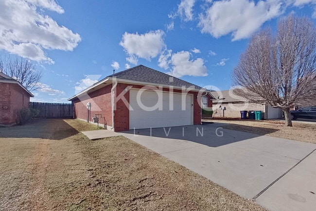 Photo - 704 SW 161st St