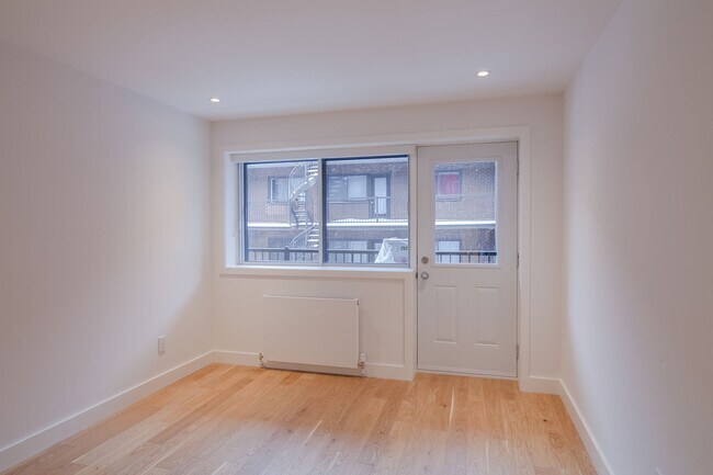 Photo - 4580 Chemin Queen Mary Unité 210