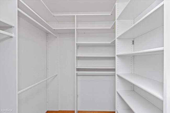 Photo - 2 br, 2 bath Condo - 915 W Sunnyside Ave