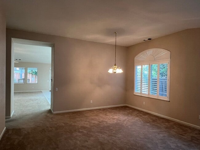 Photo - 4 bedrooms with 3 car garage in Rose Lane ...