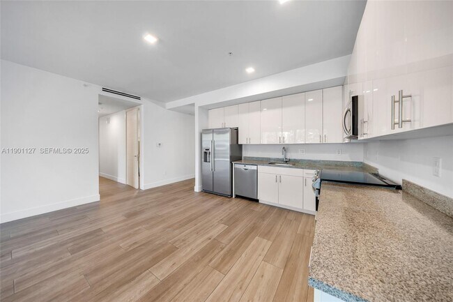 Photo - 3265 Bird Ave Unidad 301