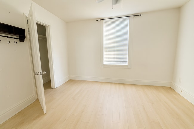 Photo - 740 Lorne Av