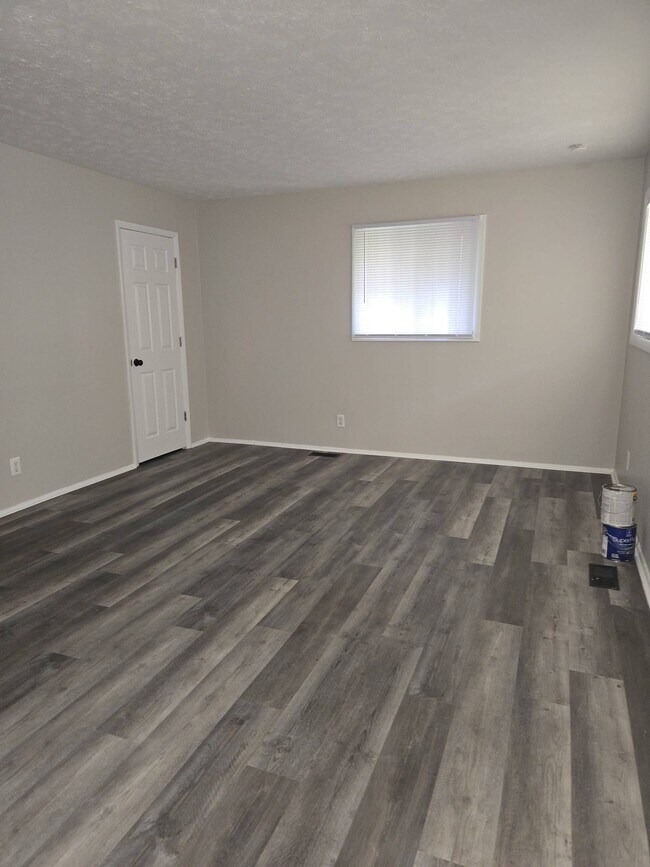 Photo - 2817 E Riverside Dr