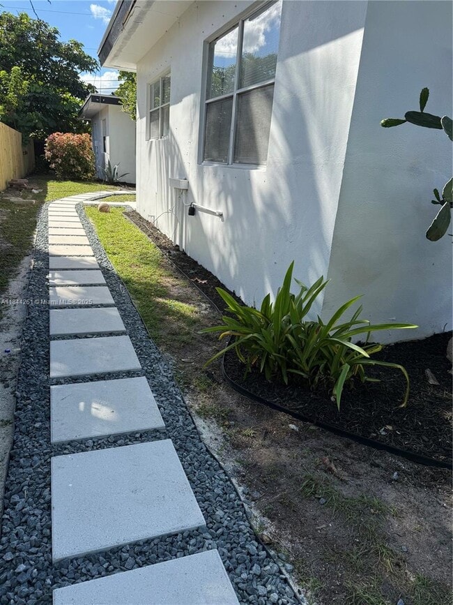 Photo - 1827 N Dixie Hwy Unidad 3