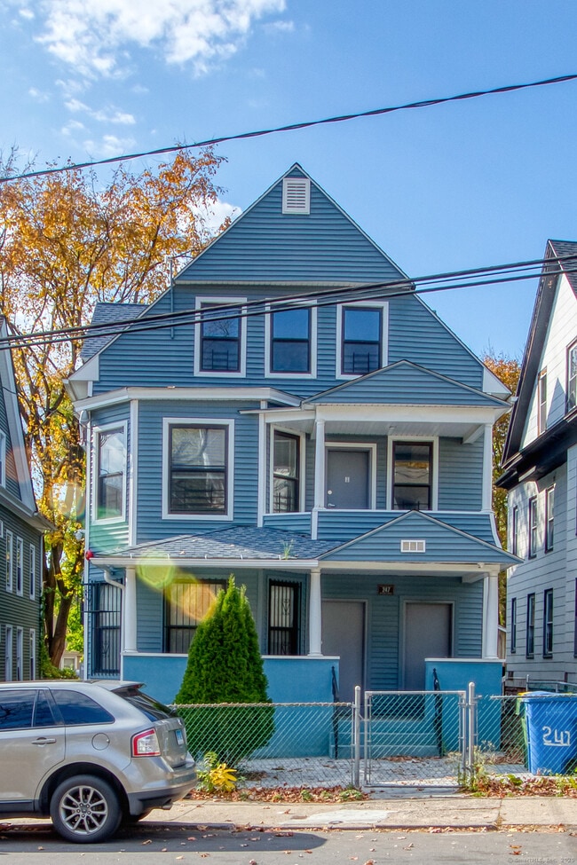 Photo - 247 Willow St