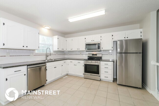 Photo - 421 SW Hamilton Ln