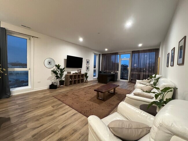 Photo - 815 N Richmond St Unit 303