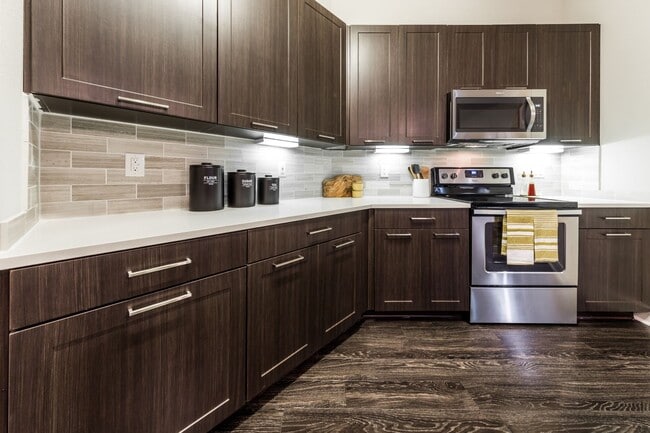 Building Photo - Flawless Design & Resort-Style Living Await Unit M31