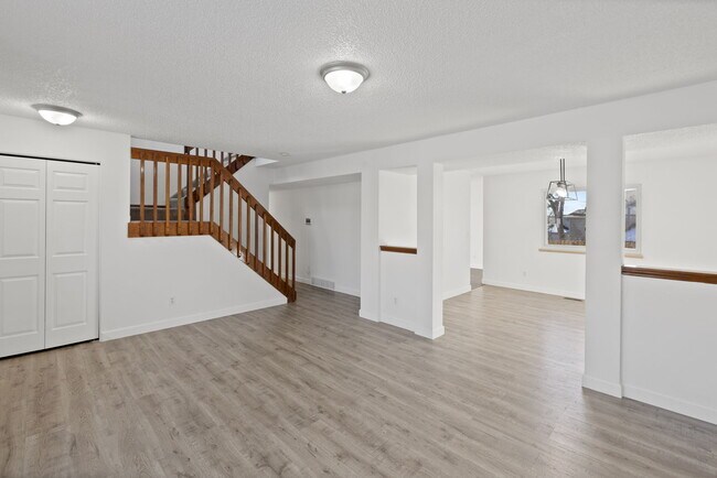 Photo - 825 Hubbell Dr