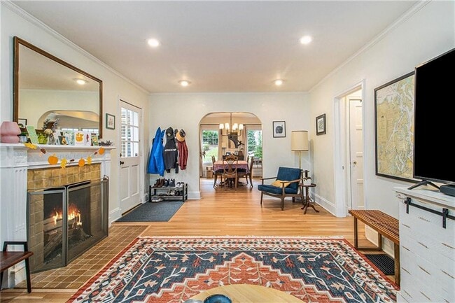 Photo - 942 Eulalia Rd NE