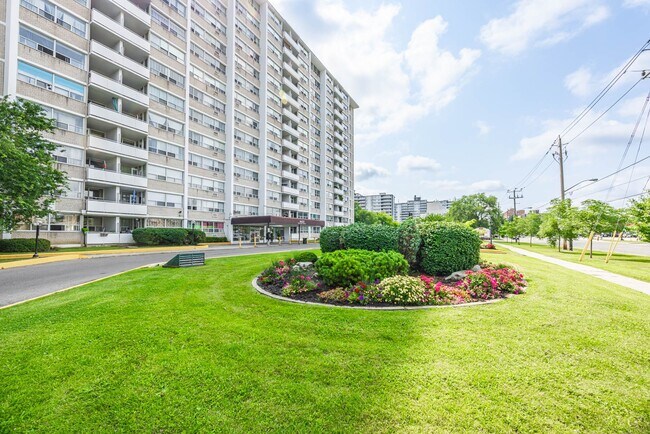 4415 Bathurst Street