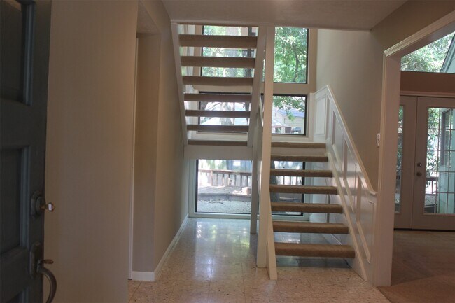 Photo - 3126 E Lake Cres Dr