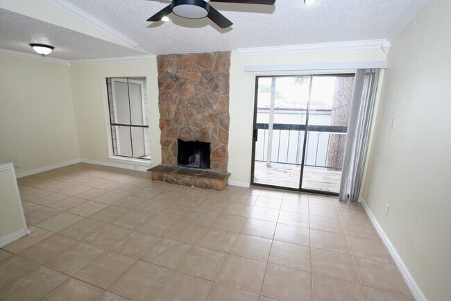 Photo - 17331 Red Oak Dr