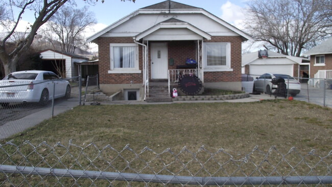 Photo - 3174 S Broadway St Apartments Unit down 7700