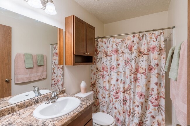 Fargo, ND Parkwood | Bathroom