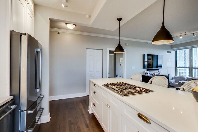 Photo - 1717 S Prairie Ave Unidad 1701