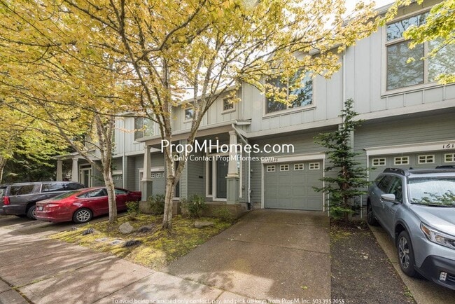 Cozy Three Bedroom Townhome in the Heart o... - Cozy Three Bedroom Townhome in the Heart o...