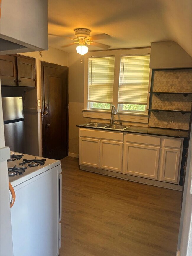 Building Photo - 8311 Decker Ave Unit 3 Rental
