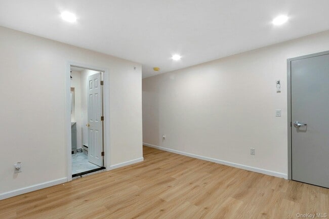 Photo - 70 Van Ness St