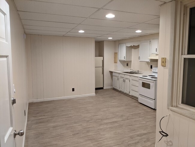 Building Photo - 116 S 2nd St Rental
