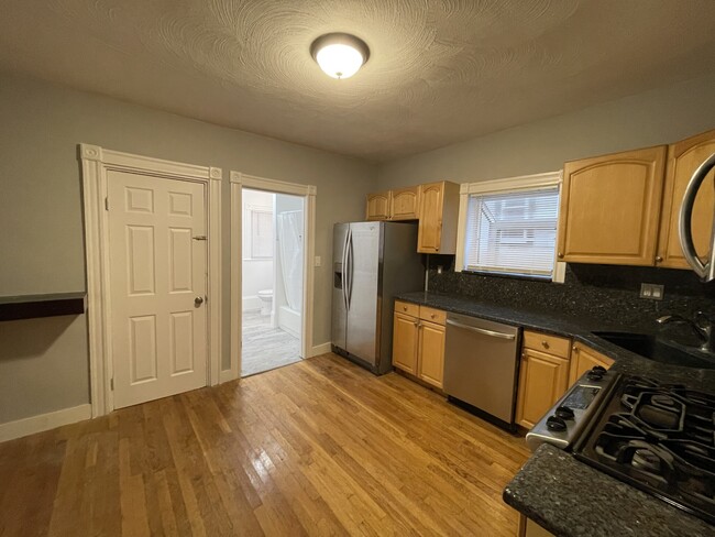 Building Photo - 35 Cameron Ave Unit 2B
