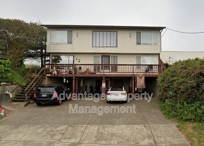 Building Photo - 146 SW Cottage St