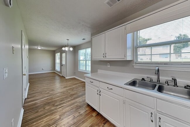 Photo - 5712 Hidden Brook Cir