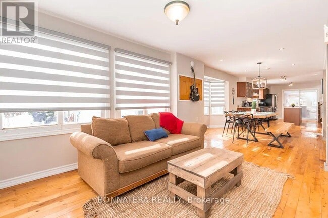 Photo - 687 Innisfil Beach Rd