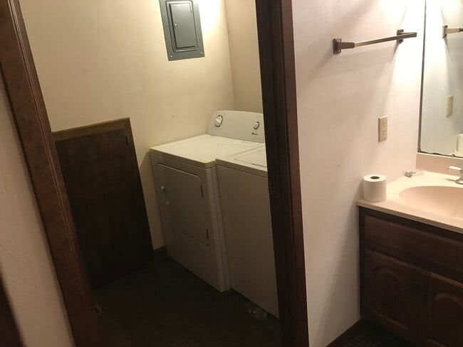 Photo - 1458 Eastview Dr