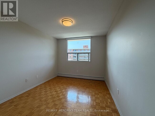Photo - 49 Leaside Dr Unit 403