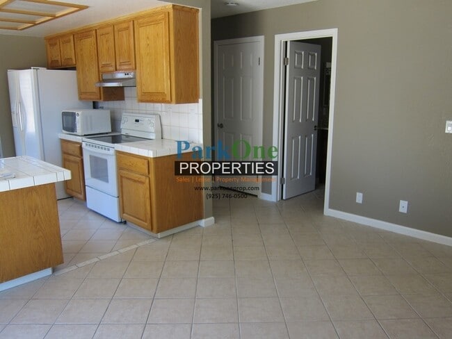 Photo - 4 Bedroom Livbermore Home Now Available!