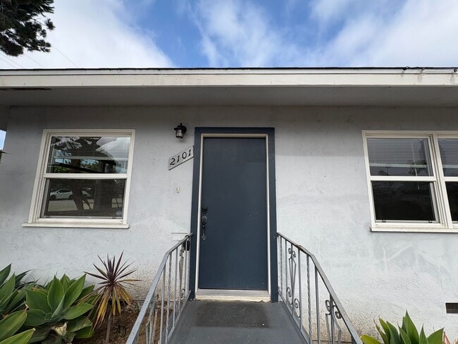 Building Photo - 2101-2107 Reed Ave. Unit 2101