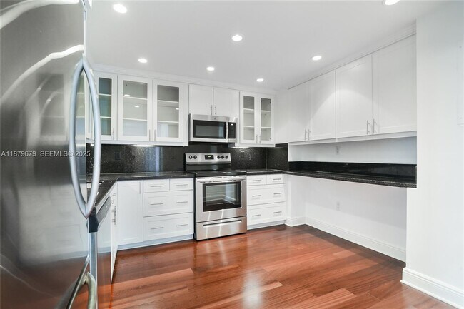 Building Photo - 9801 Collins Ave Unit 8N Ocean Views