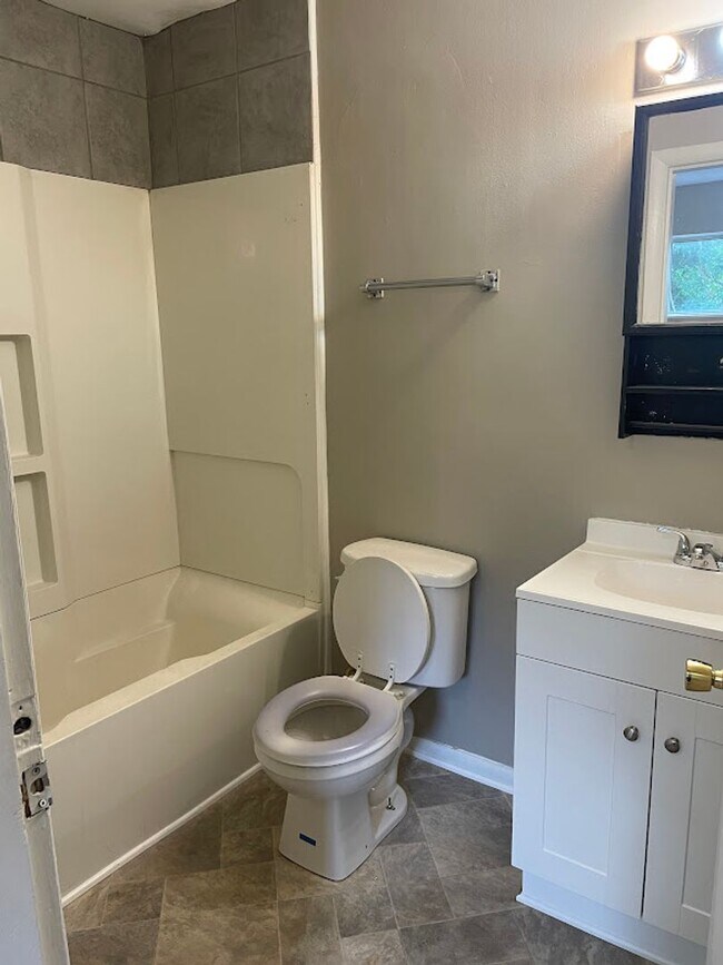 Photo - 801 Bronson St Unidad 1