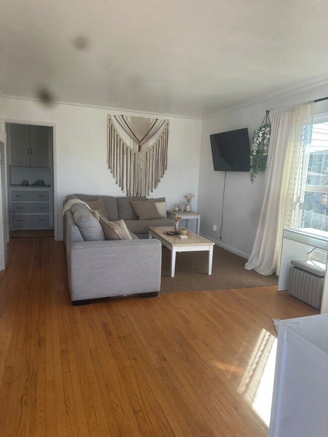 Photo - 731-33 Beryl St Unit 733